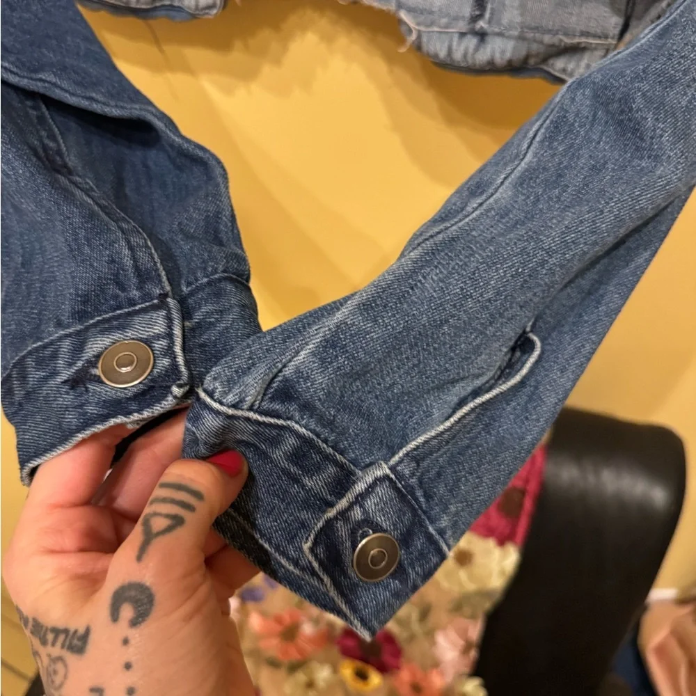 Fashion Nova Blue Denim Jacket Cropped - Picture 5 of 5